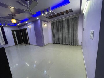 Team Area in 3 BHK Apartment at Omaxe Heights, Sector 86 – for Sale