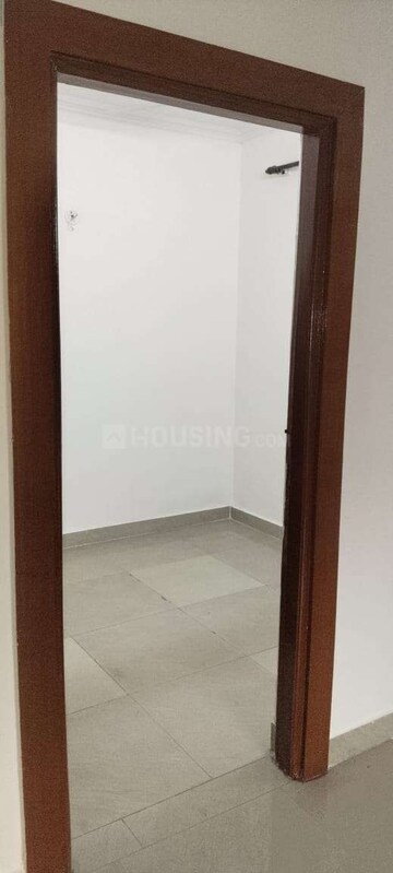 Room in 2 BHK Apartment at Paras Tierea, Sector 137 – for Sale