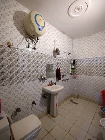 Bathroom in 2.5 BHK Builder Floor at Uttam Nagar West – for Rent
