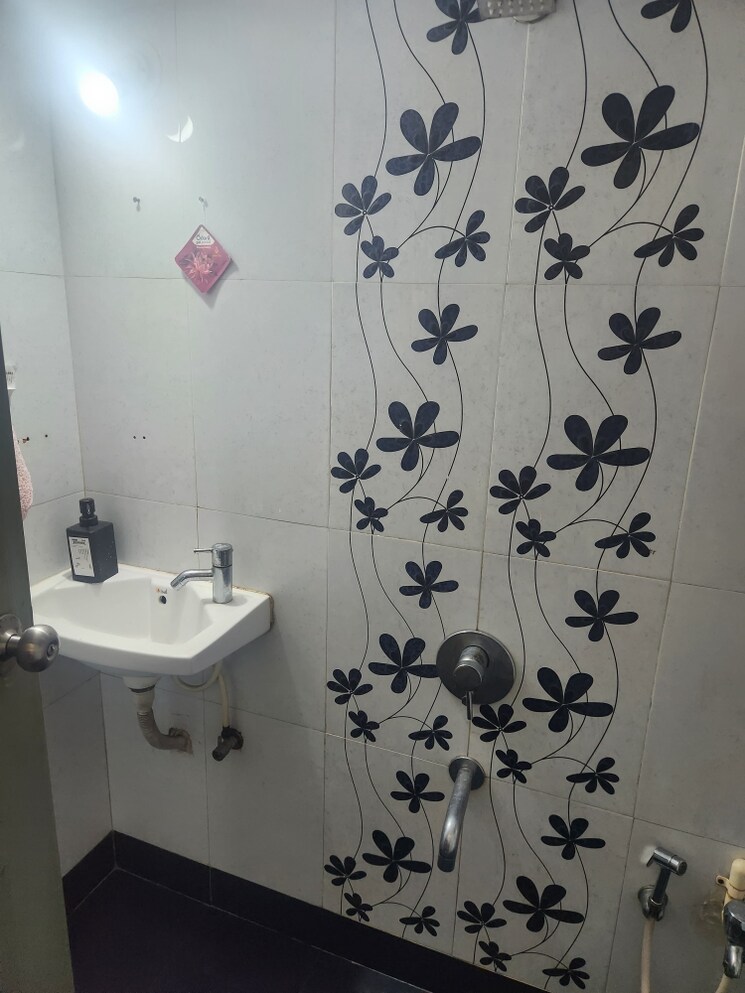 Bathroom, goregaon west 2 Bedroom 540 Sq.Ft. Apartment In Goregaon West Mumbai 8289235