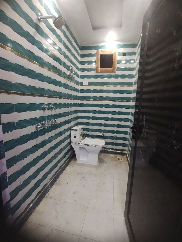 Bathroom, uttam nagar west 2 Bedroom 700 Sq.Ft. Builder Floor In Uttam Nagar West Delhi 8289248