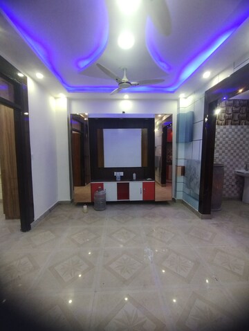 Furnished Amenities in 2 BHK Builder Floor at Uttam Nagar West – for Sale