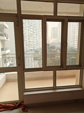 Room in 4 BHK Apartment at Supertech Ecociti, Sector 137 – for Sale
