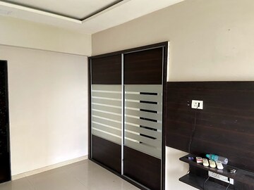 Room in 3 BHK Apartment at Nellai Heights, Chembur – for Rent