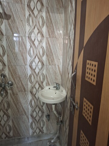 Furnished Amenities in 2 BHK Builder Floor at Uttam Nagar – for Sale