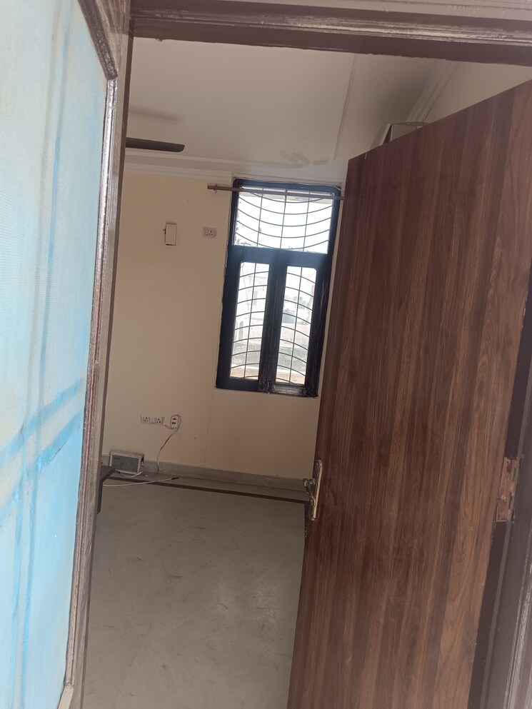 Room, rwa-apartments-sector-52 1 RK 450 Sq.Ft. Villa In Sector 52 Noida 8289340