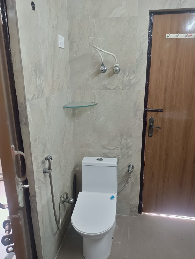 Bathroom, rwa-apartments-sector-52 1 RK 450 Sq.Ft. Villa In Sector 52 Noida 8289340