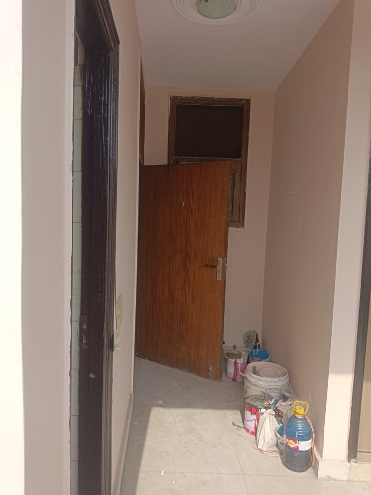 Room, rwa-apartments-sector-52 1 RK 450 Sq.Ft. Villa In Sector 52 Noida 8289340