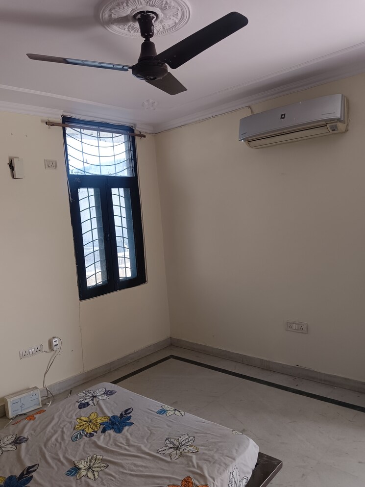 Room, rwa-apartments-sector-52 1 RK 450 Sq.Ft. Villa In Sector 52 Noida 8289340