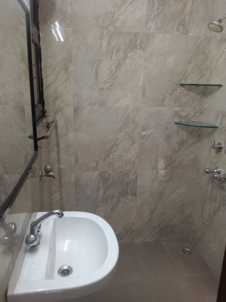 Bathroom, rwa-apartments-sector-52 1 RK 450 Sq.Ft. Villa In Sector 52 Noida 8289340