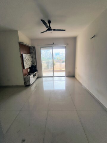Room in 2 BHK Apartment at Sukhwani Hermosa Casa, Mundhwa – for Rent