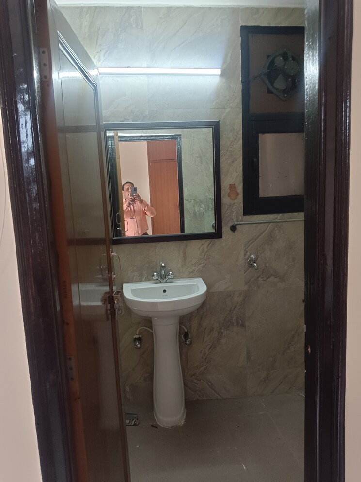 Bathroom, rwa-apartments-sector-52 1 RK 450 Sq.Ft. Villa In Sector 52 Noida 8289340