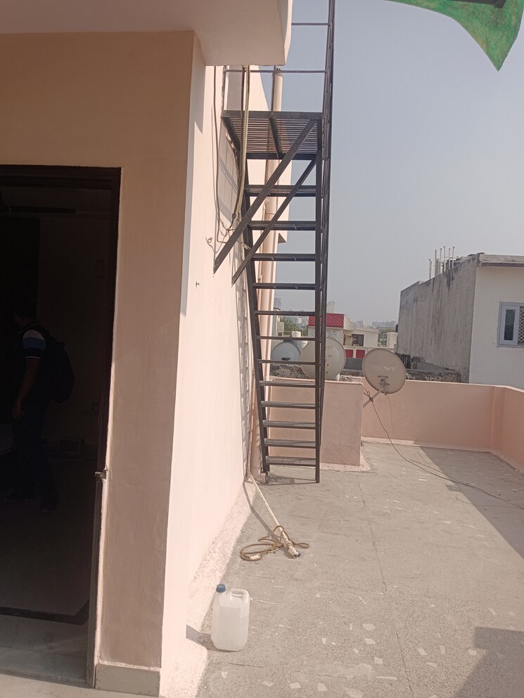 Balcony, rwa-apartments-sector-52 1 RK 450 Sq.Ft. Villa In Sector 52 Noida 8289340