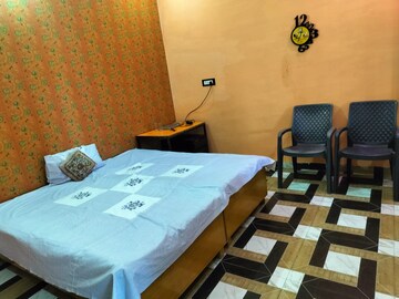 Master Bedroom in 1 BHK Independent House at Vijay Colony – for Rent