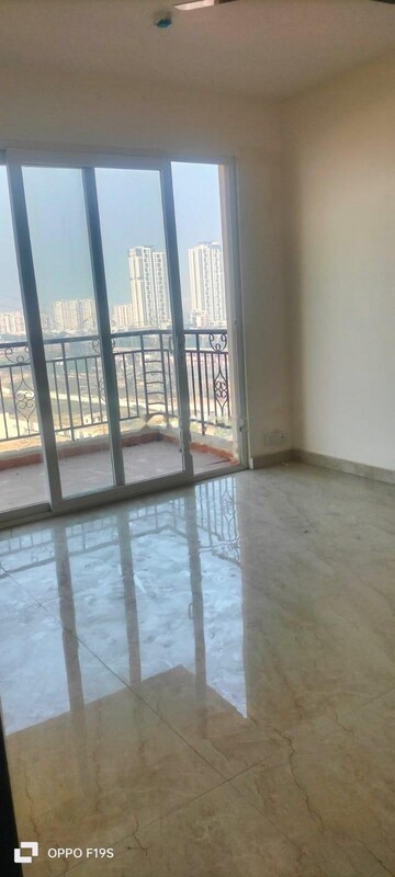 Room in 3 BHK Apartment at Krrish Florence Estate, Sector 70 – for Rent