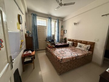 Bedroom in 3 BHK Builder Floor at SS The Lilac, Sector 49 – for Rent