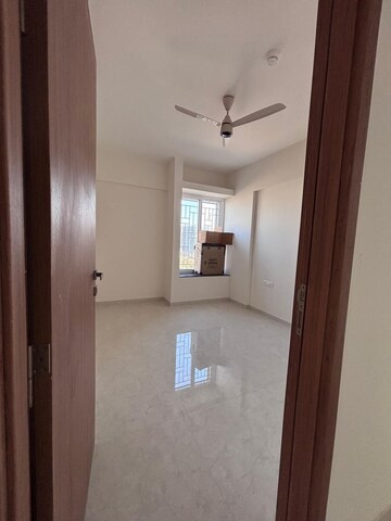 Room in 2 BHK Apartment at Majestique Marbella Phase 1, Kharadi – for Rent