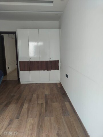 Room in 3.5 BHK Apartment at Ansal API Esencia, Sector 67 – for Rent