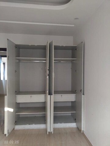 Furnished Amenities in 3.5 BHK Apartment at Ansal API Esencia, Sector 67 – for Rent