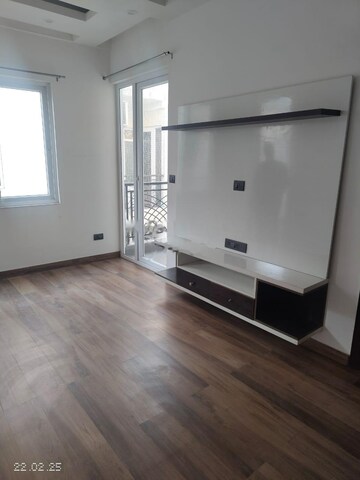 Room in 3.5 BHK Apartment at Ansal API Esencia, Sector 67 – for Rent