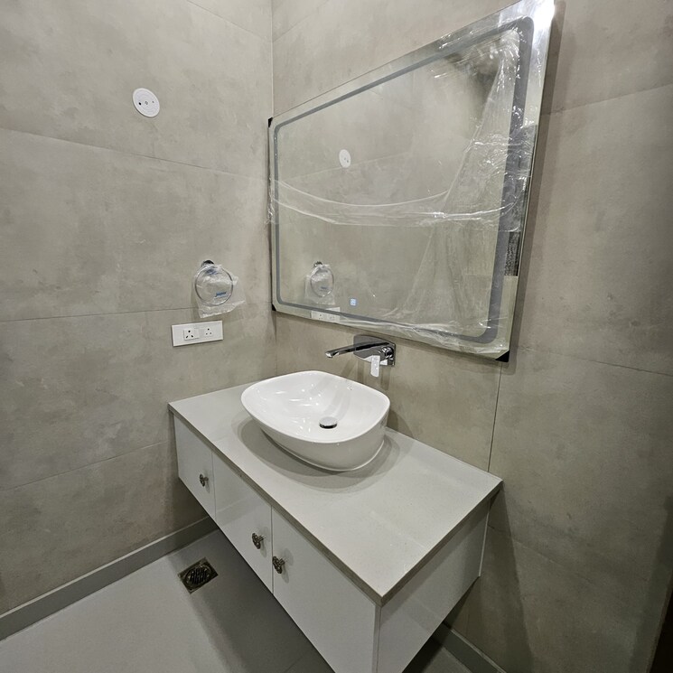 Bathroom, new rajinder nagar 3 Bedroom 260 Sq.Yd. Builder Floor In New Rajinder Nagar Delhi 8289549