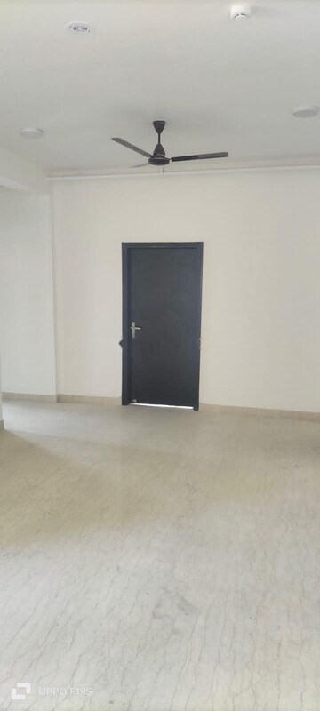 Room in 3 BHK Apartment at Pareena The Elite Residences, Sector 99 – for Rent