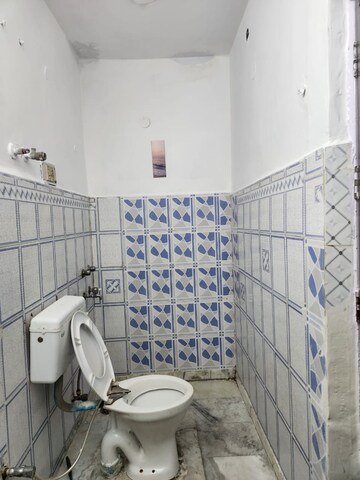 Bathroom in 1 BHK Builder Floor at Spring Field, Sector 31 – for Sale