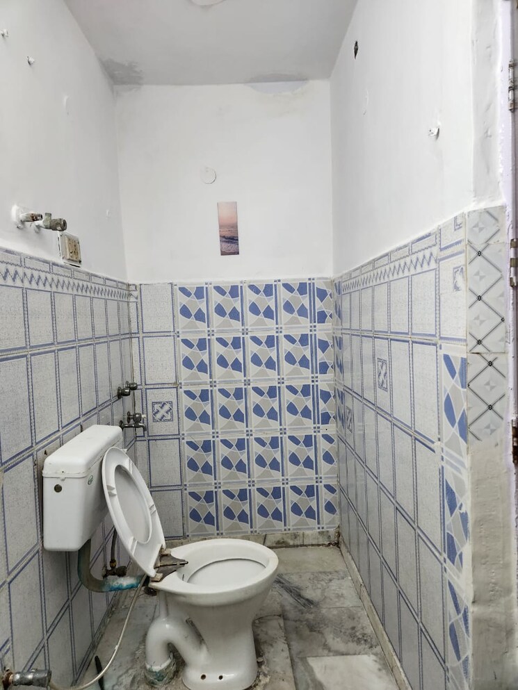 Bathroom, spring-field 1 Bedroom 100 Sq.Yd. Builder Floor In Sector 31 Faridabad 8289663