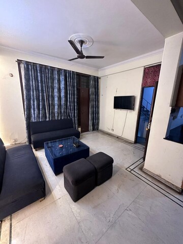 Living Room in 3 BHK Builder Floor at Ardee City, Sector 52 – for Rent