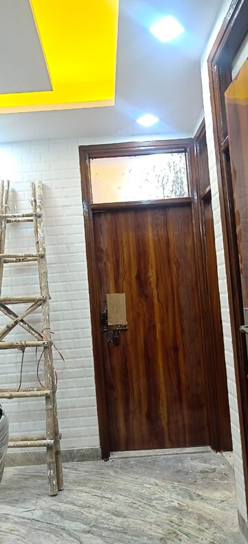 Furnished Amenities in 2 BHK Apartment at Shaheen Bagh – for Sale