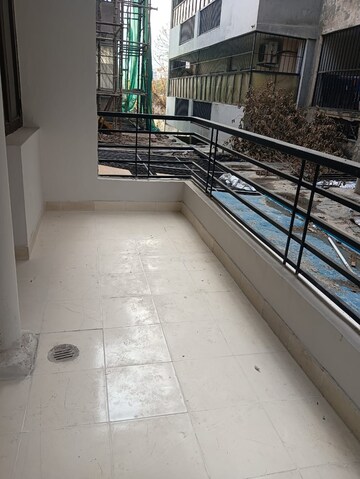 Balcony in 4 BHK Builder Floor at Unitech South City 1, South City 1 – for Rent