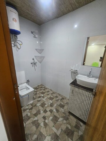 Bedroom in 3 BHK Apartment at Orchid Petals, Sector 49 – for Rent