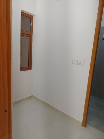 Room in 2.5 BHK Independent House at Gomti Nagar – for Rent