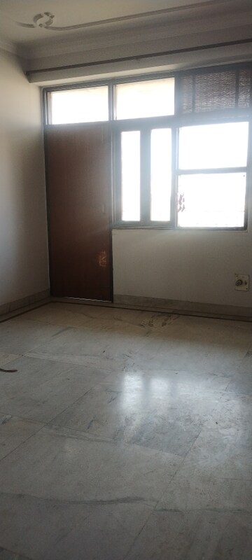 Room in 3.5 BHK Apartment at Alaknanda Society, Sector 56 – for Sale