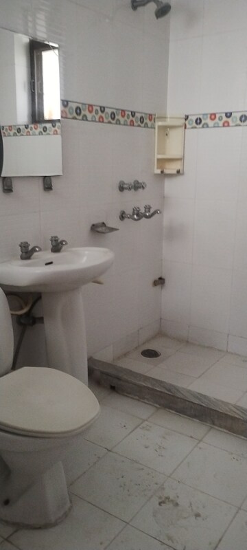 Bathroom in 3.5 BHK Apartment at Alaknanda Society, Sector 56 – for Sale