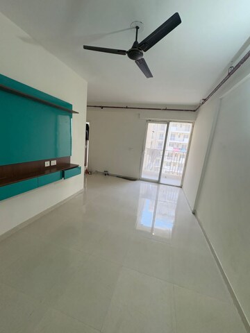 Room in 2 BHK Apartment at Signature The Millennia 2, Sector 37d – for Rent