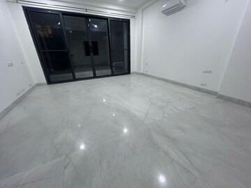 Room in 3 BHK Builder Floor at Ansal Sushant Lok I, Sector 43 – for Rent