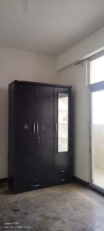 Room in 3 BHK Apartment at Mahagun Mywoods, Sector 16c Greater Noida – for Rent