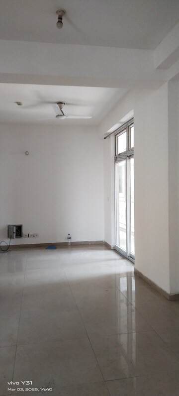Room in 3 BHK Apartment at Mahagun Mywoods, Sector 16c Greater Noida – for Rent