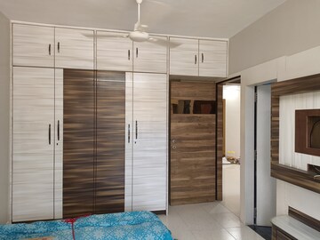 Room in 2 BHK Apartment at Deep Apartment Andheri, Andheri West – for Rent