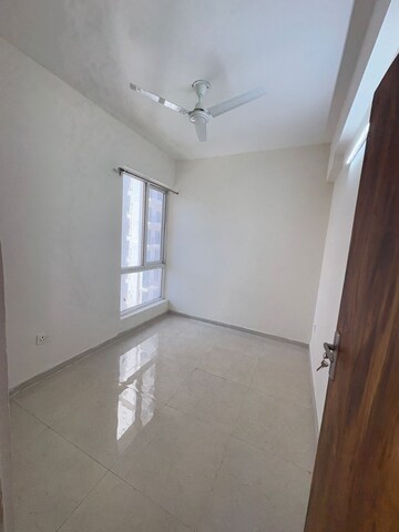 Room in 2.5 BHK Apartment at Signature The Millennia 2, Sector 37d – for Rent