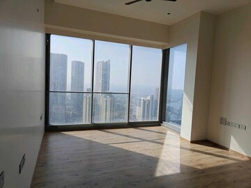 Room in 5 BHK Apartment at Rustomjee Crown, Prabhadevi – for Rent