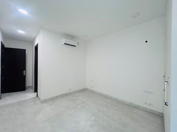 Room in 3 BHK Builder Floor at Ansal Sushant Lok I, Sector 43 – for Rent
