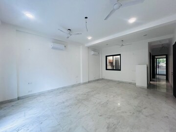 Room in 3 BHK Builder Floor at Ansal Sushant Lok I, Sector 43 – for Rent