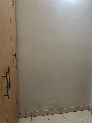 Room in 4 BHK Builder Floor at Auram Floor, South City 2 – for Rent