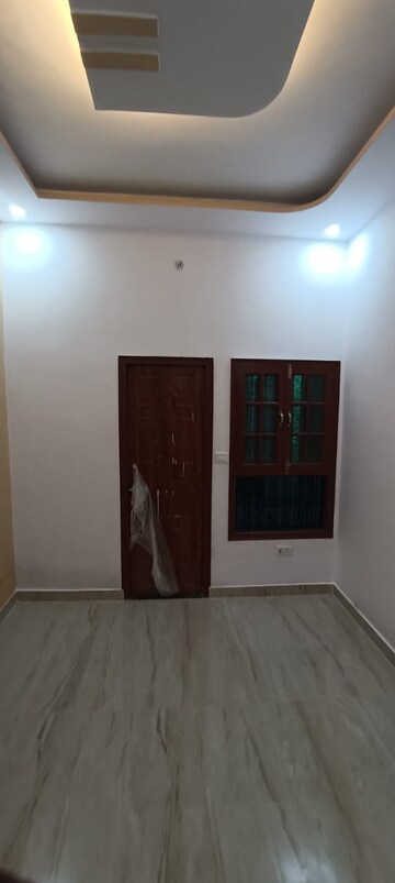 Room in 2 BHK Independent House at Jankipuram Extension – for Sale