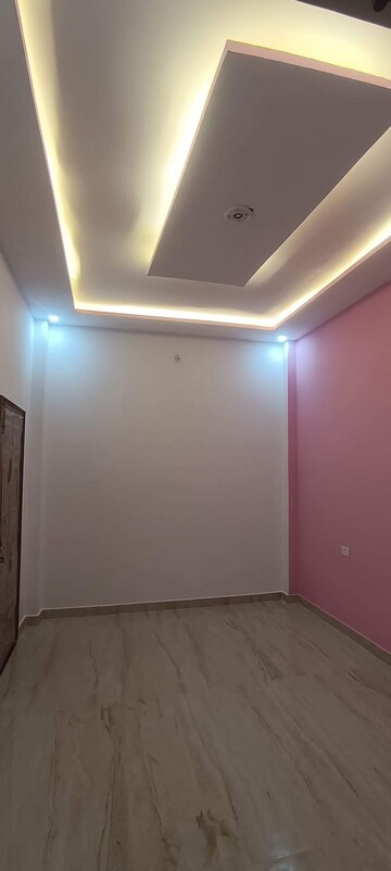 Room in 2 BHK Independent House at Jankipuram Extension – for Sale