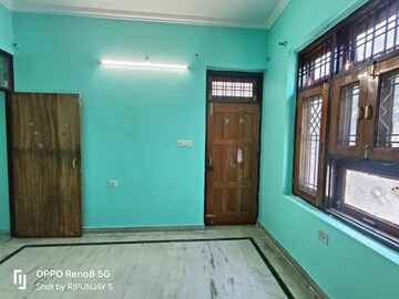 Room in 2.5 BHK Independent House at Gomti Nagar – for Rent