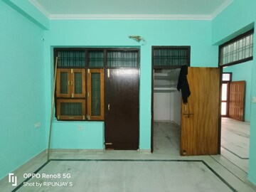 Living Room in 2.5 BHK Independent House at Gomti Nagar – for Rent