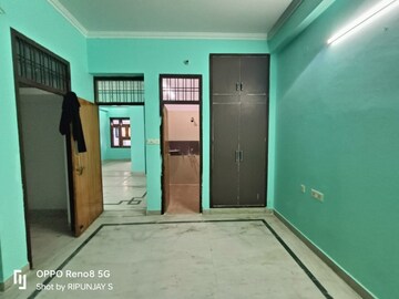 Bedroom in 2.5 BHK Independent House at Gomti Nagar – for Rent